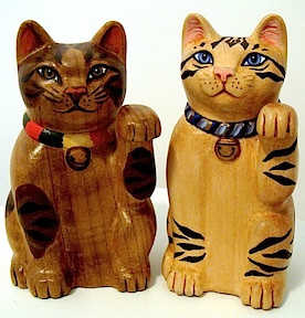 Wooden_maneki_neko