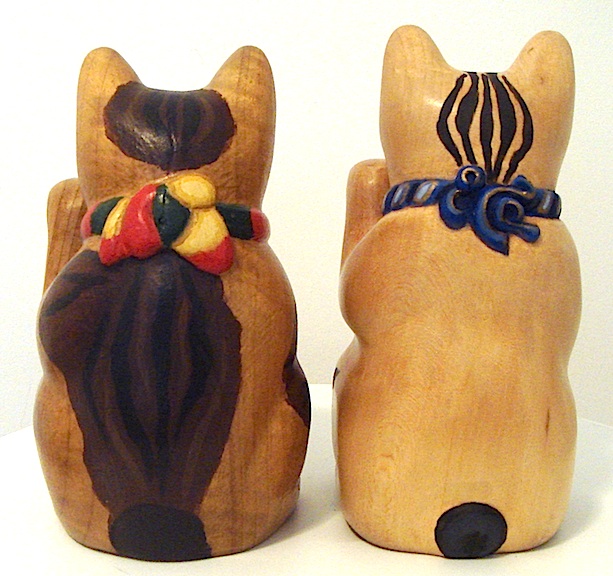 carved_wooden_maneki_neko