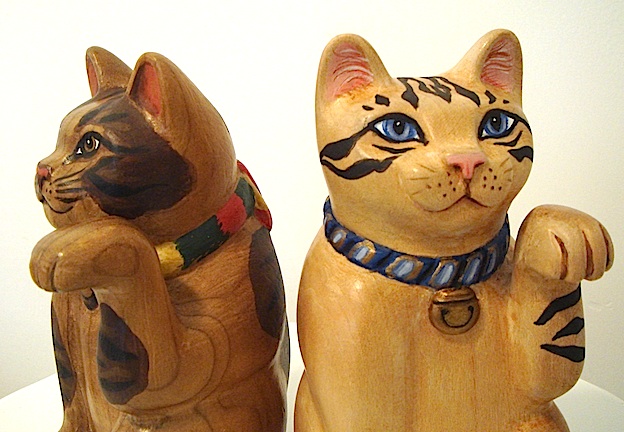 carved_wooden_maneki_neko