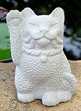 maneki neko garden statue